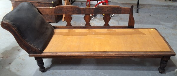 Lot 241 - CHAISE BASE