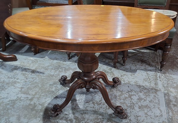 Lot 160 - LOO TABLE