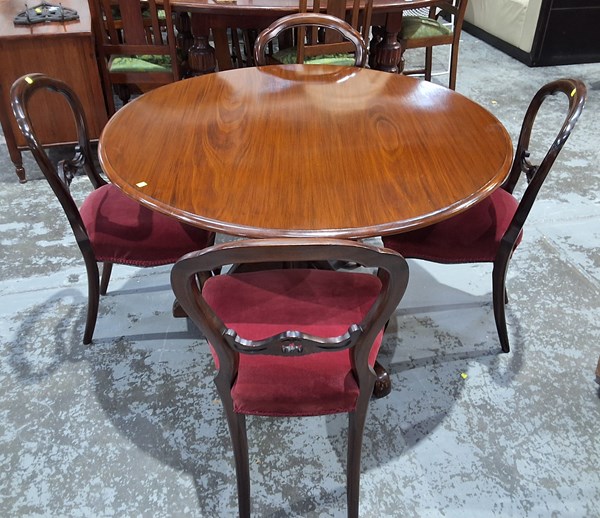 Lot 184 - BREAKFAST SUITE