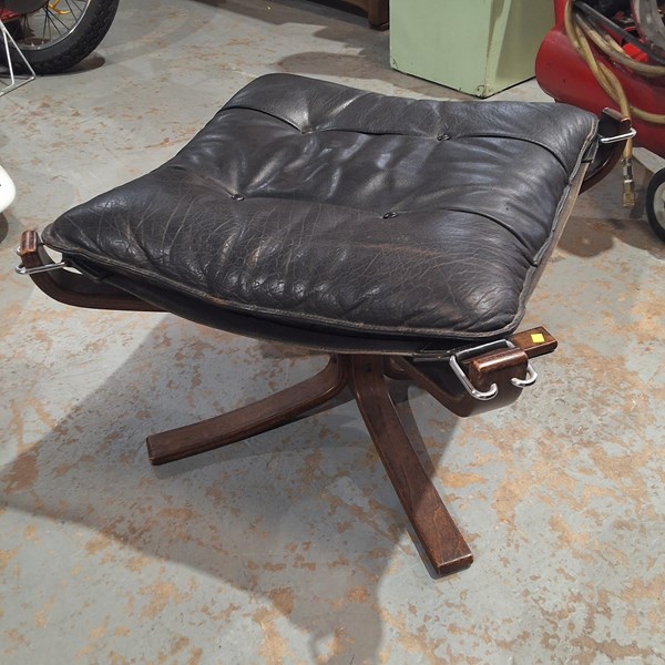 Lot 314 - FOOT STOOL