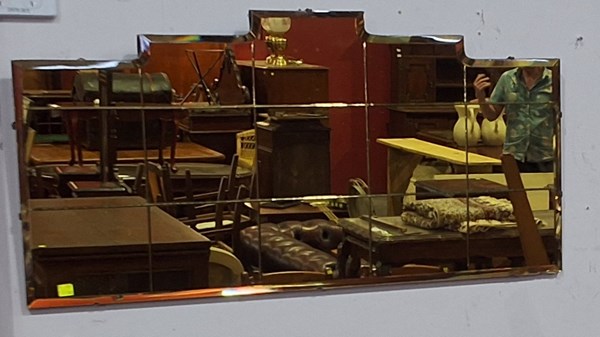 Lot 207 - WALL MIRROR
