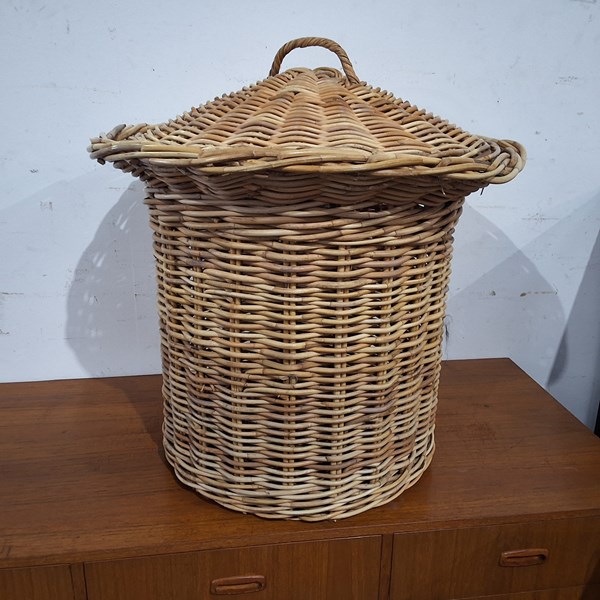 Lot 203 - LAUNDRY BASKET