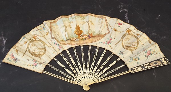 Lot 1037 - LATE 18TH CENTURY FAN
