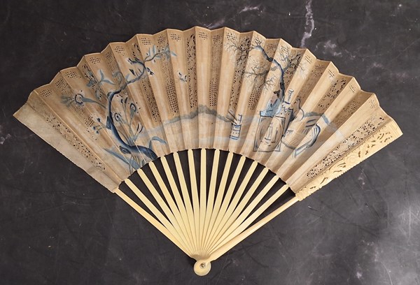 Lot 1035 - 18TH CENTURY FAN