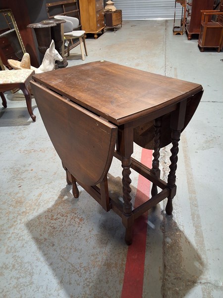 Lot 451 - GATE LEG TABLE