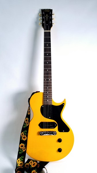 Lot 1174 - ELECTRIC GUITAR