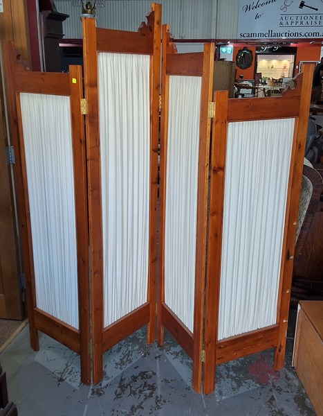 Lot 191 - DIVIDING SCREEN
