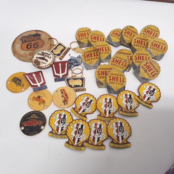 Lot 1216 - BADGES