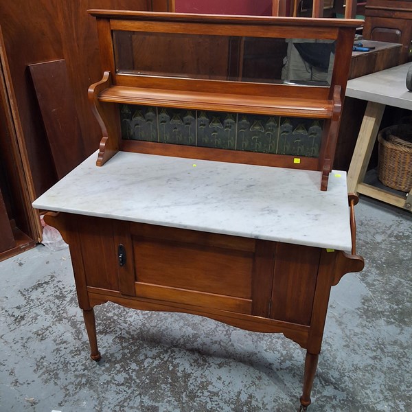Lot 57 - WASH STAND