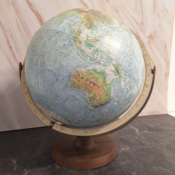 Lot 1359 - WORLD GLOBE