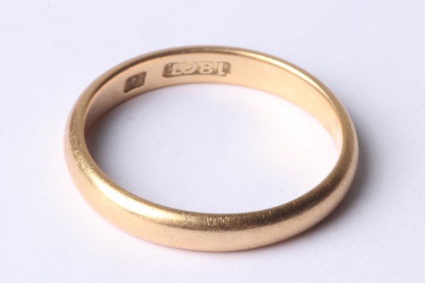 Lot 1012 - GOLD BAND