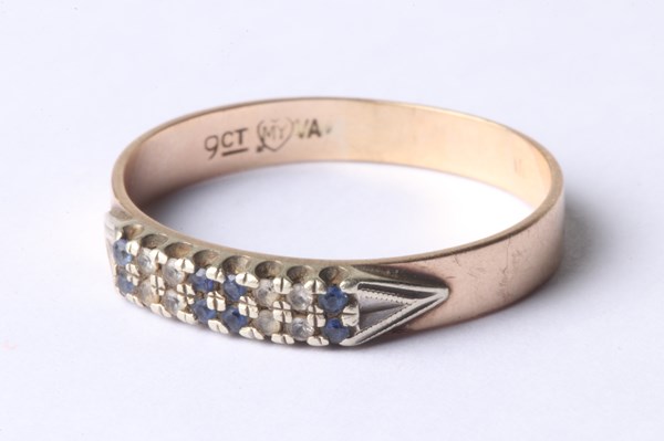 Lot 1001 - GOLD RING
