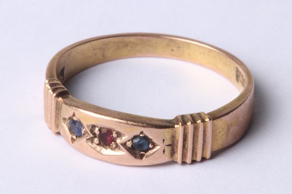 Lot 1006 - GOLD RING