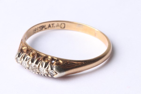 Lot 1010 - GOLD & DIAMOND RING