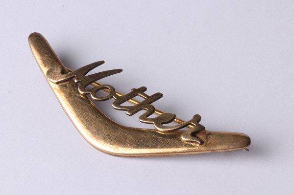 Lot 1013 - BROOCH