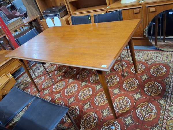 Lot 304 - DINING TABLE