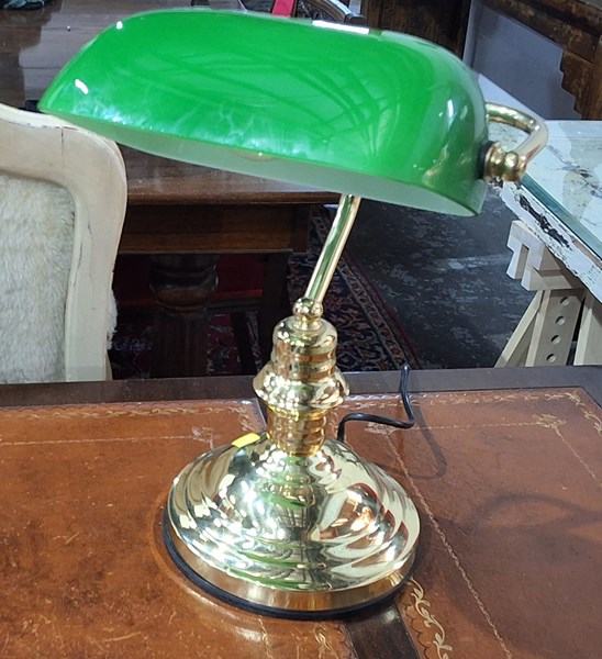 Lot 432 - BANKER'S LAMP