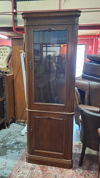 Lot 102 - CORNER CABINET