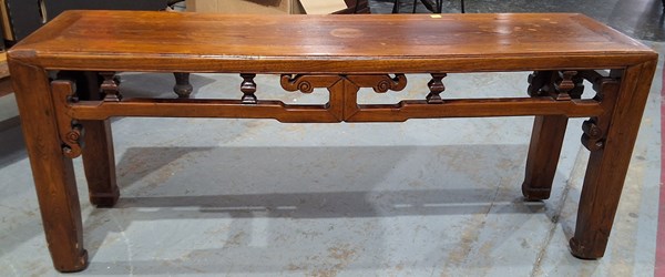 Lot 20 - CHINOISERIE BENCH