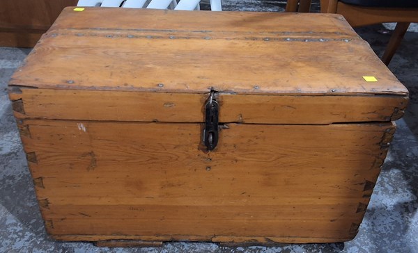 Lot 211 - TRUNK