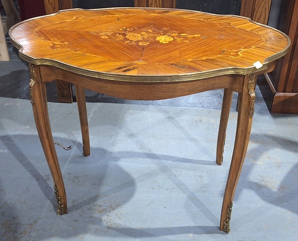 Lot 3 - COFFEE TABLE