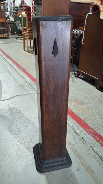 Lot 377 - PEDESTAL