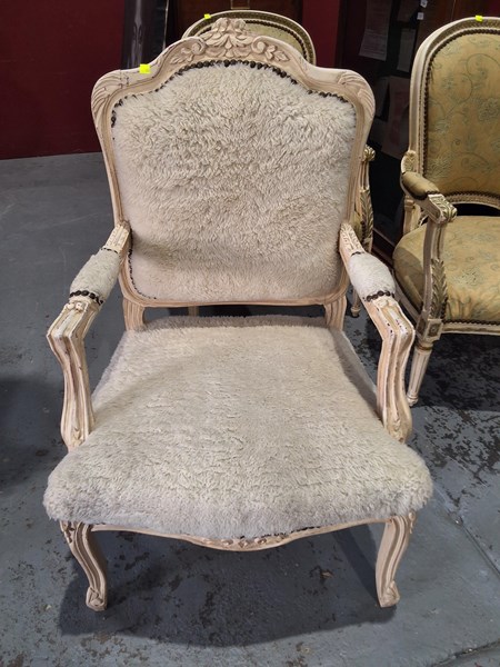 Lot 15 - ARMCHAIR
