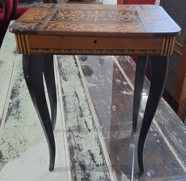 Lot 6 - MUSIC BOX