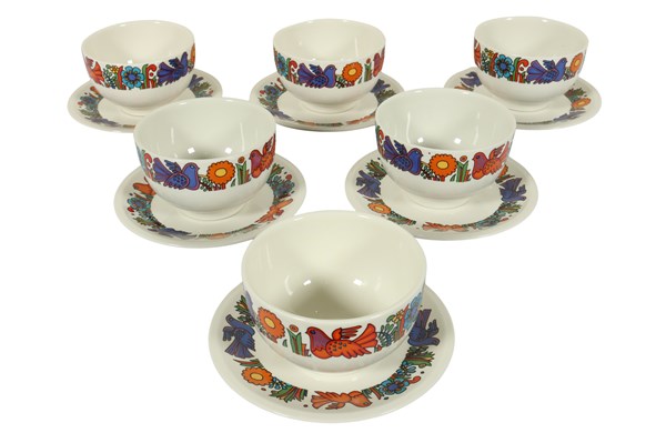 Lot 158 - DINNERWARE