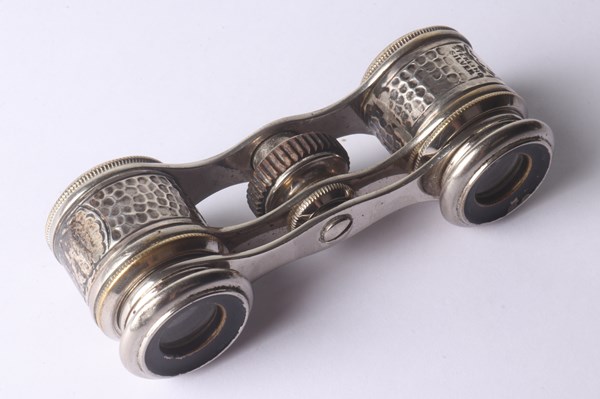 Lot 1028 - OPERA GLASSES