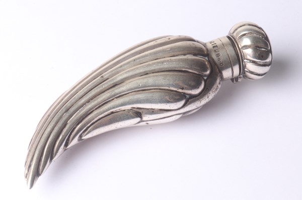 Lot 1031 - PERFUME BOTTLE