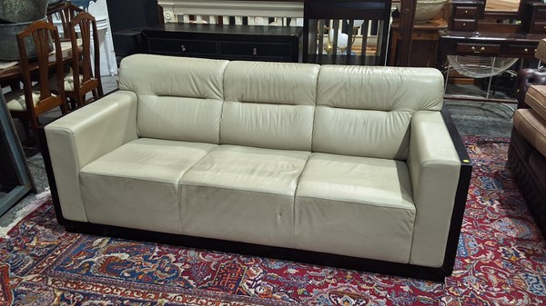 Lot 175 - SETTEE