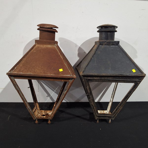 Lot 335 - STREET LIGHTS