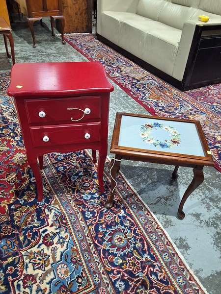 Lot 177 - BEDSIDE AND TABLE