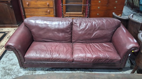 Lot 23 - LOUNGE