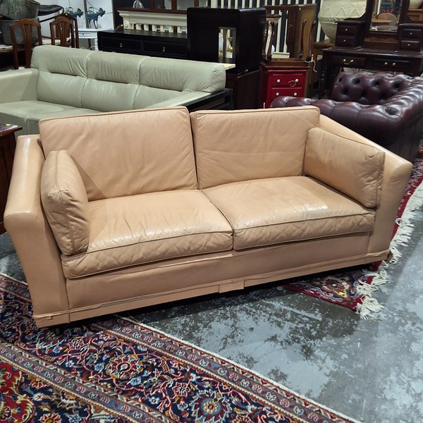 Lot 118 - SETTEE