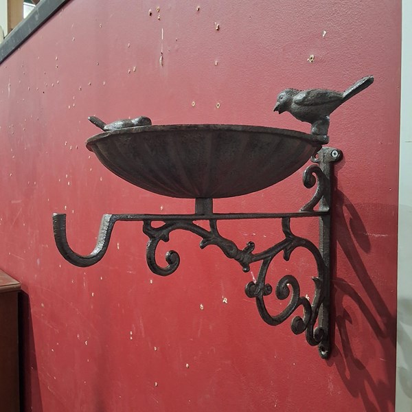 Lot 27 - BIRD FEEDER