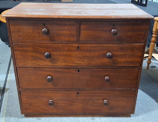 Lot 412 - CHEST OF DRAWERS