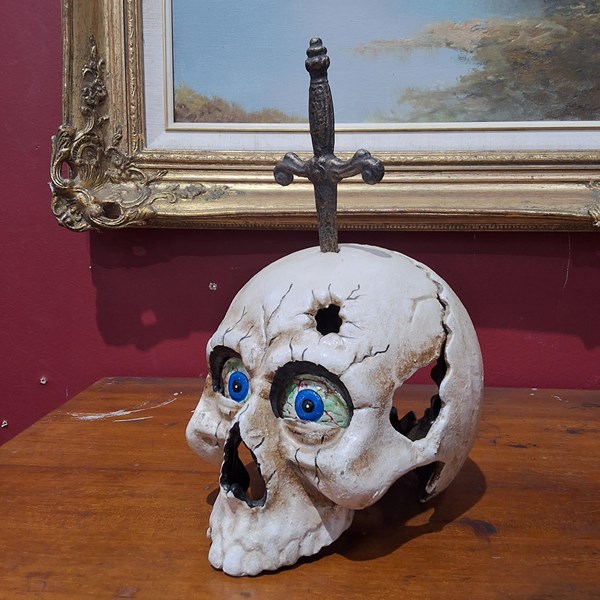 Lot 355 - SKULL