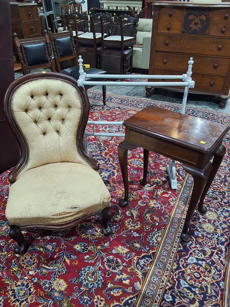 Lot 102 - FURNITURE LOT