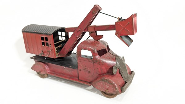 Lot 104 - TIN TRUCK