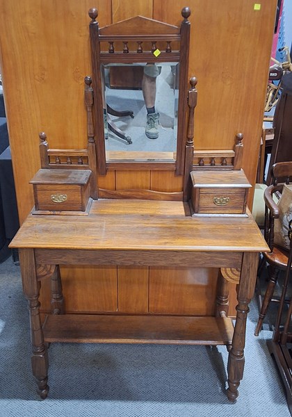 Lot 360 - DRESSING TABLE