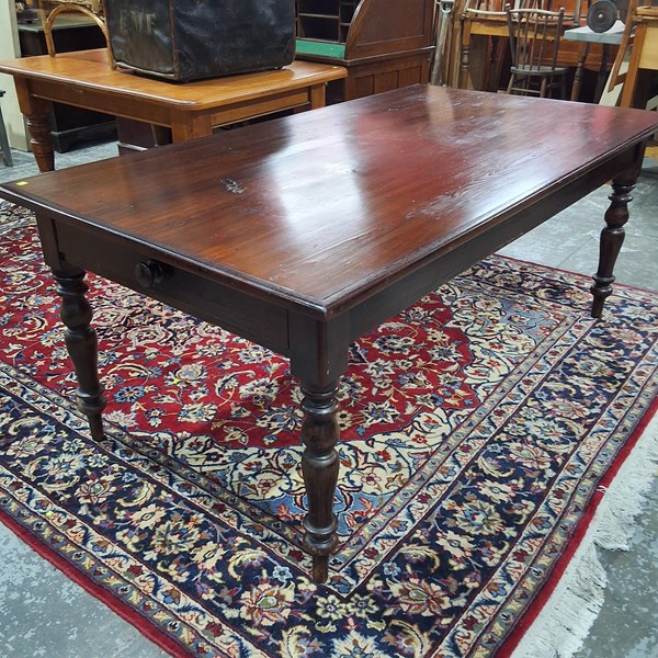Lot 124 - KITCHEN TABLE