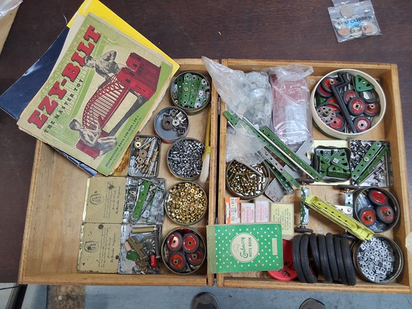 Lot 1320 - MECCANO PARTS