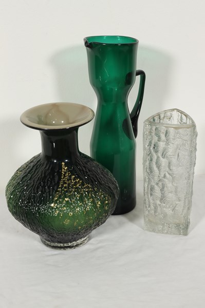 Lot 1310 - DECORATIVE GLASSWARE