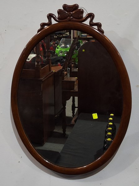 Lot 321 - WALL MIRROR