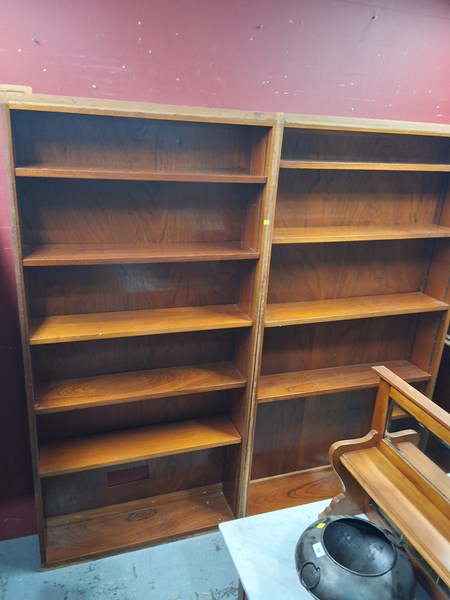 Lot 55 - BOOKSHELVES