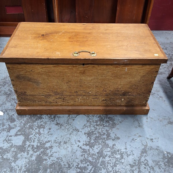 Lot 77 - TRUNK