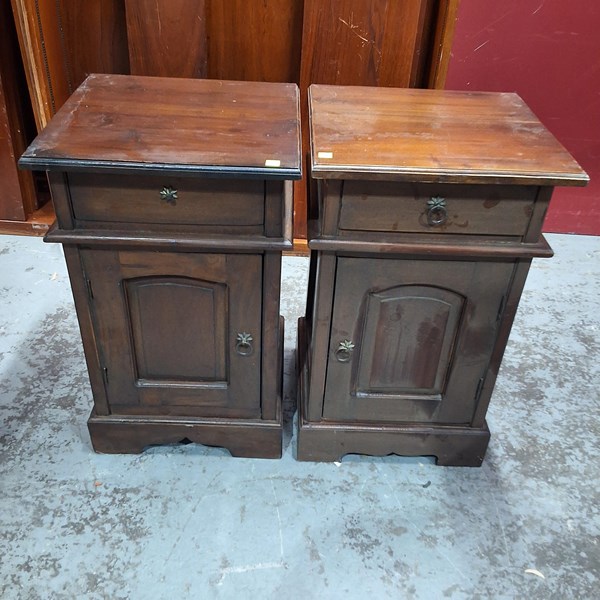 Lot 112 - BEDSIDE CABINETS