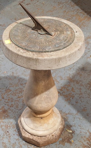 Lot 471 - SUNDIAL